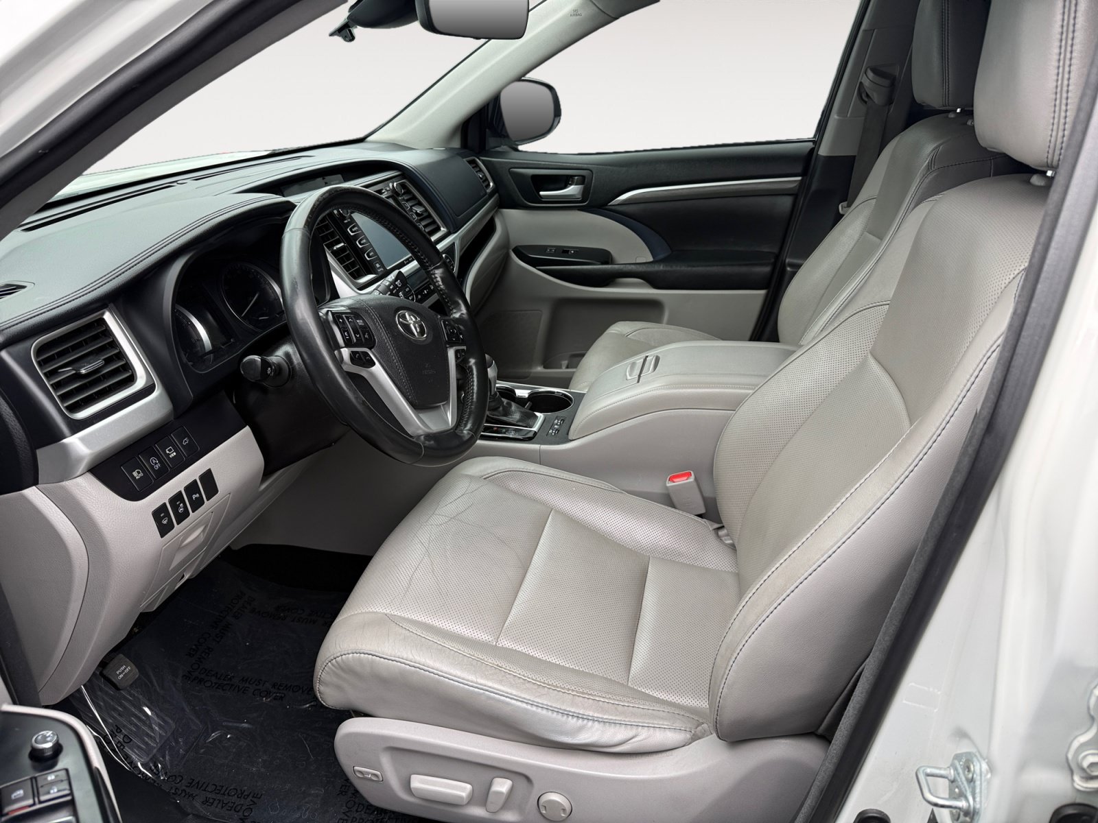 Used 2017 Toyota Highlander Limited Platinum AWD/4WD image 10