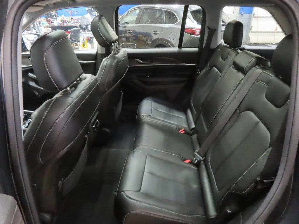 Certified 2023 Jeep Grand Cherokee Limited w/ Black Appearance Package image 24