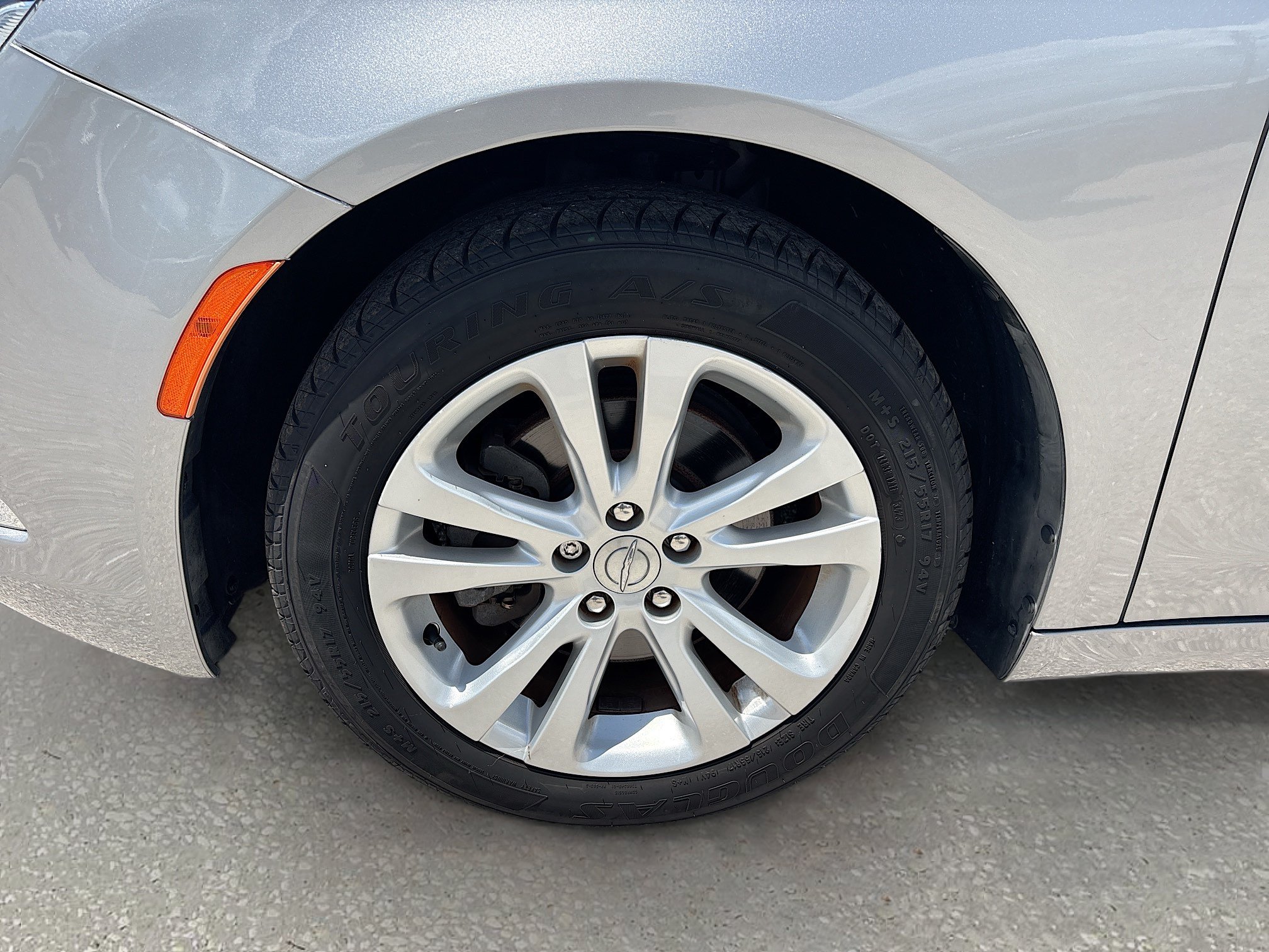 Used 2016 Chrysler 200 Limited w/ Anniversary Edition FWD image 3