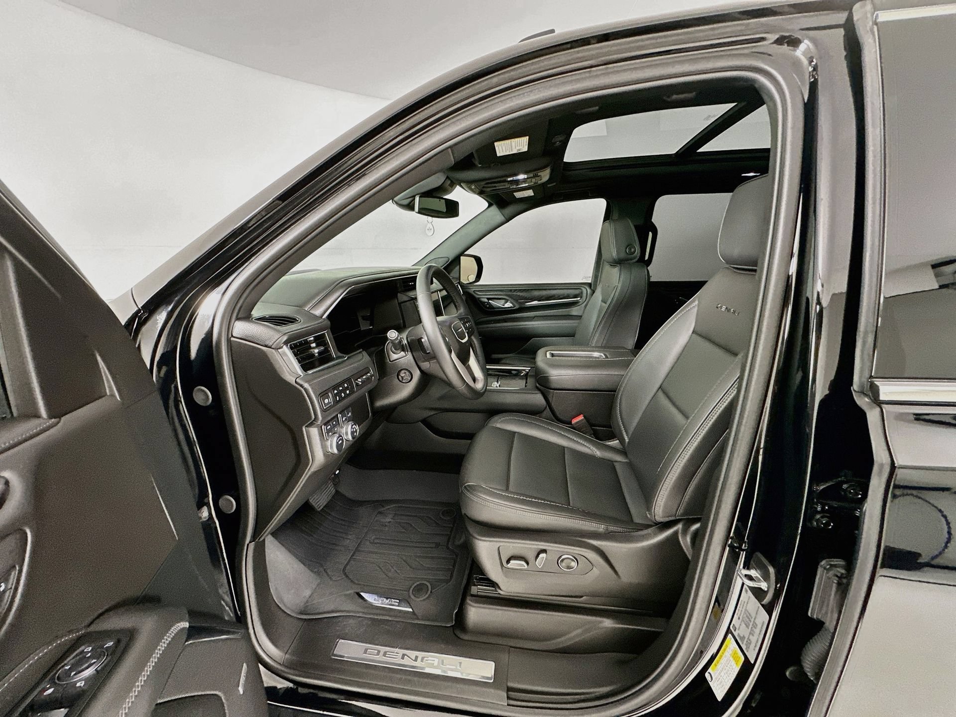 Used 2024 GMC Yukon XL Denali w/ LPO, Floor Liner Package AWD/4WD image 23
