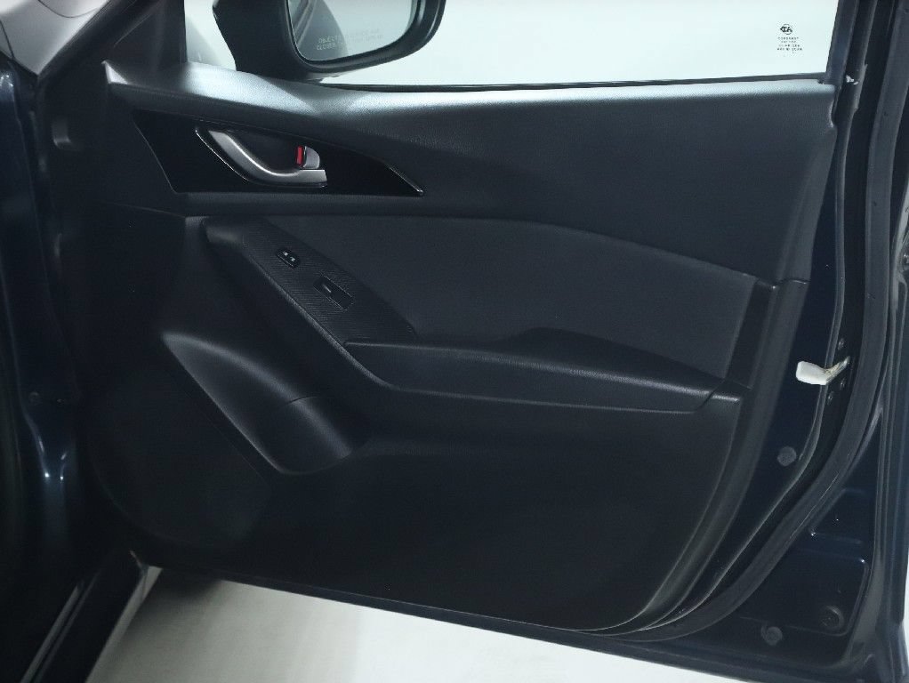 Used 2016 MAZDA MAZDA3 i Sport FWD image 32