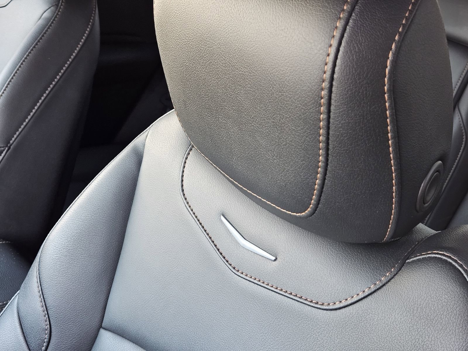 Certified 2023 Cadillac XT4 Sport w/ LPO, Onyx Lite Package image 31