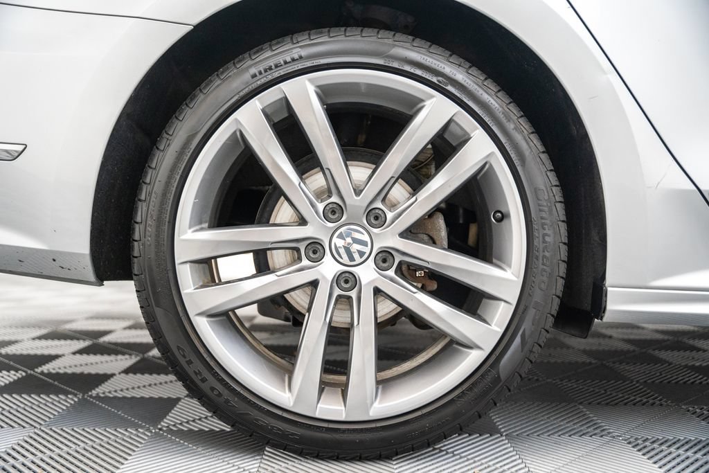 Used 2016 Volkswagen Passat 1.8T R-Line w/ R-Line Lighting Package FWD image 19