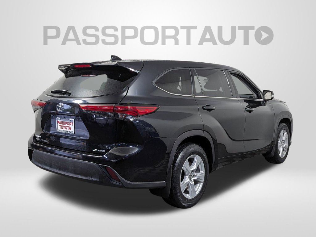 Used 2021 Toyota Highlander LE AWD/4WD image 8