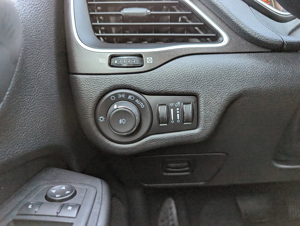 Used 2021 Jeep Cherokee Trailhawk image 34