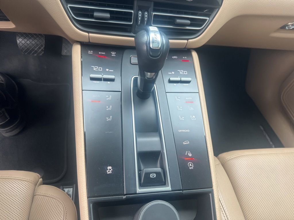 Used 2023 Porsche Macan AWD/4WD image 12