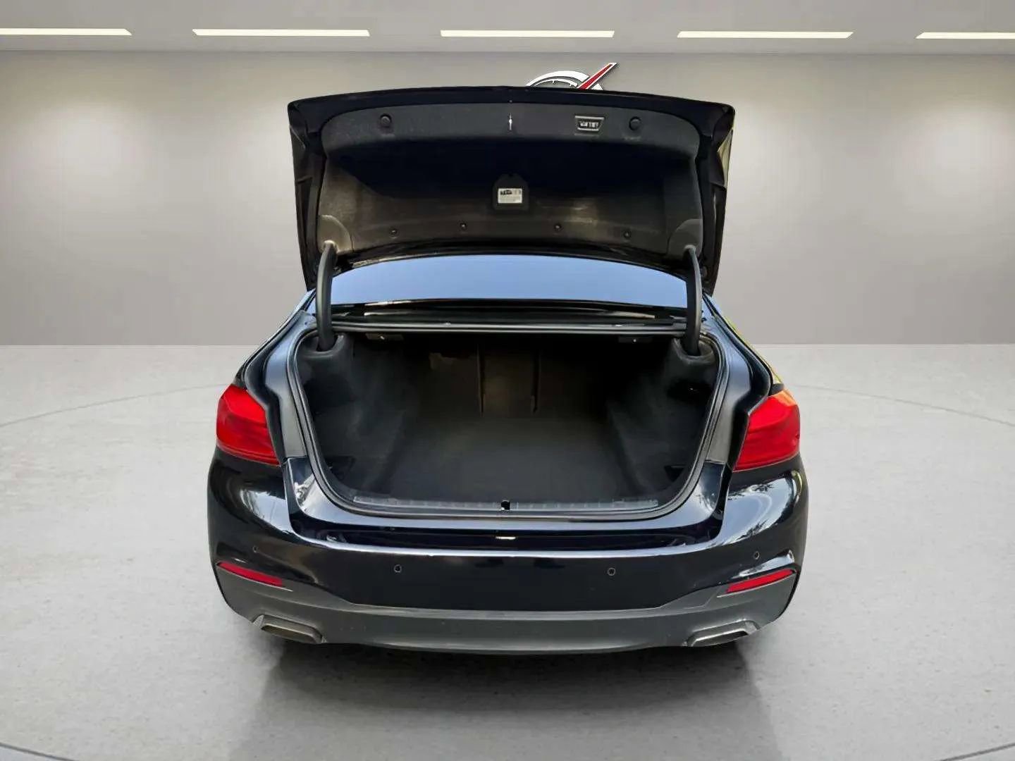 Used 2018 BMW 540i xDrive image 40