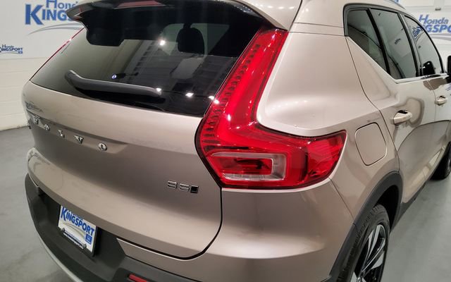 Used 2024 Volvo XC40 B5 Plus w/ Protection Package Premier AWD/4WD image 8