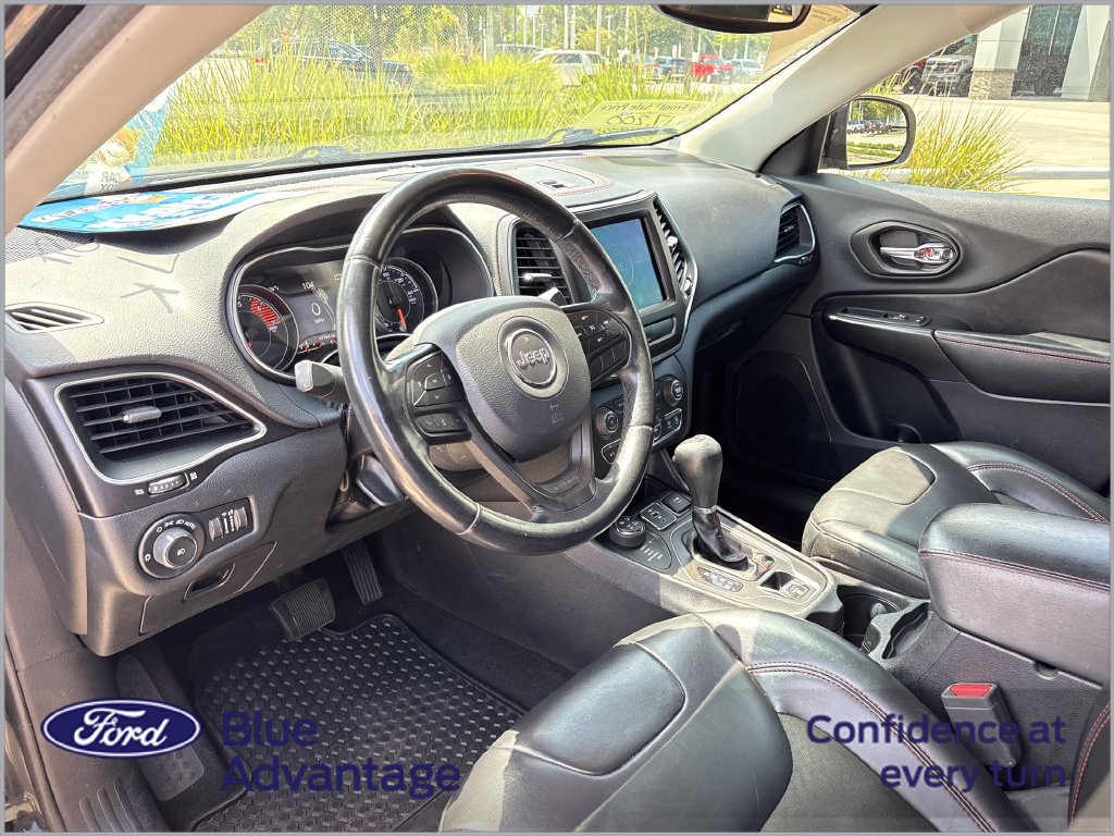 Used 2020 Jeep Cherokee Trailhawk AWD/4WD image 6