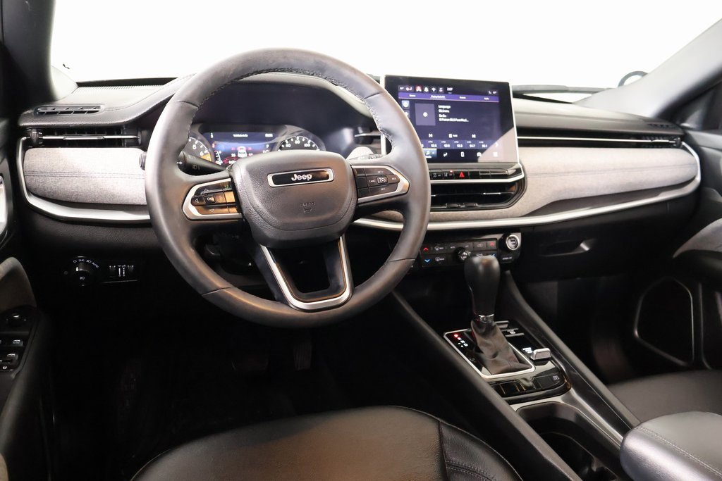 Used 2024 Jeep Compass Latitude w/ Convenience Group image 2