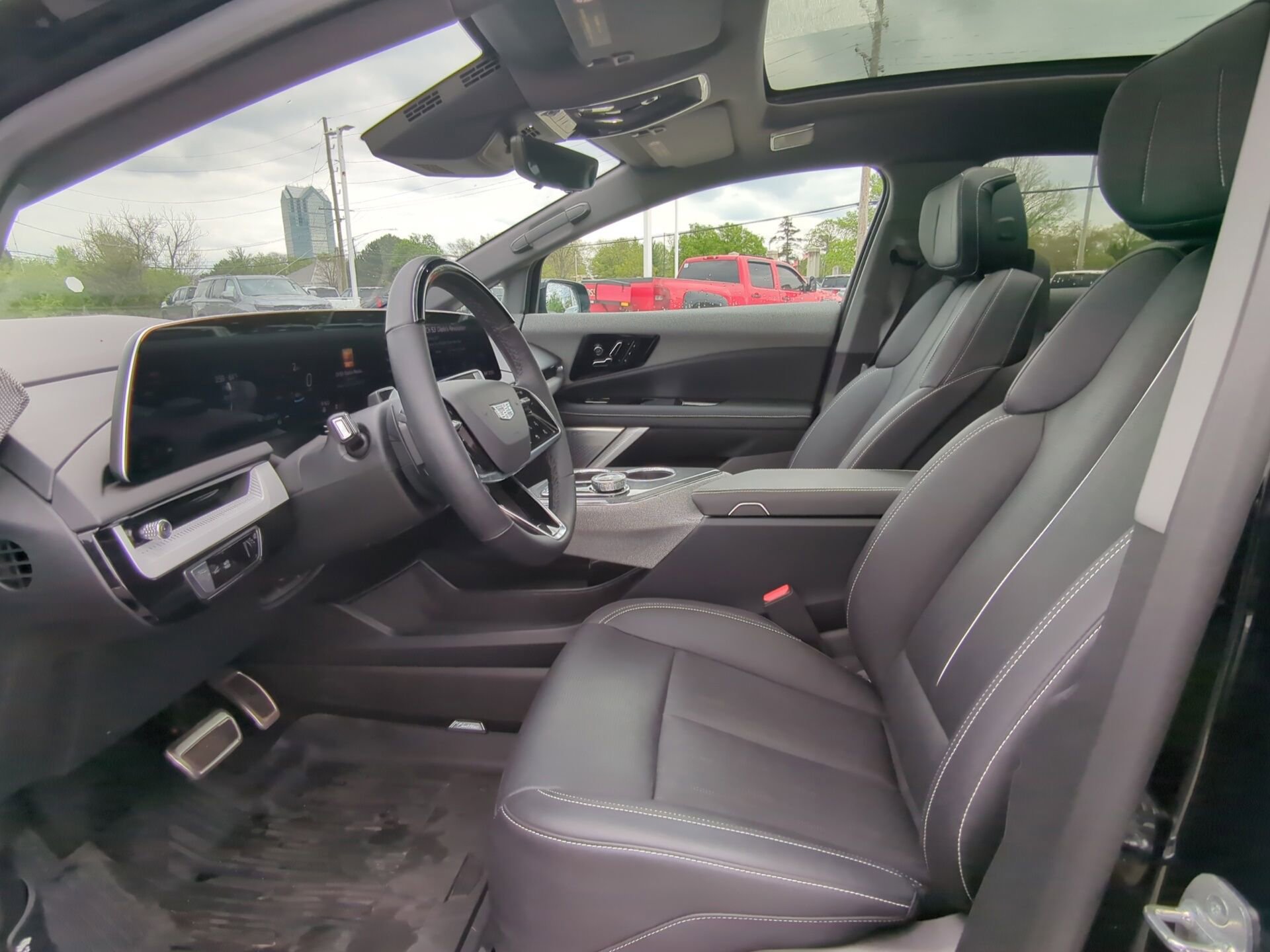 Used 2025 Cadillac Optiq Luxury 2 w/ LPO, Floor Liner Package AWD/4WD image 13
