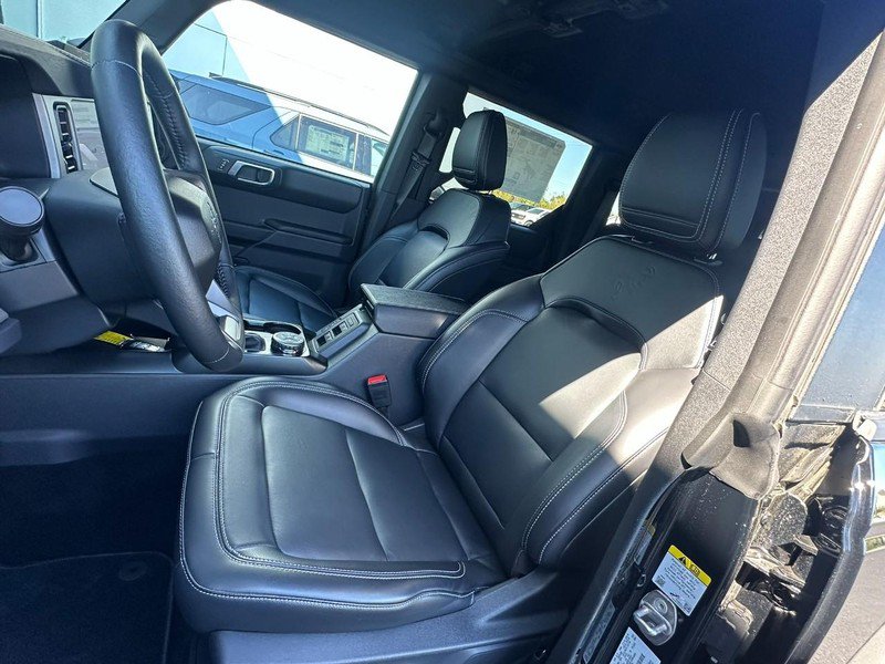 Used 2025 Ford Bronco Outer Banks w/ Sasquatch Package AWD/4WD image 8