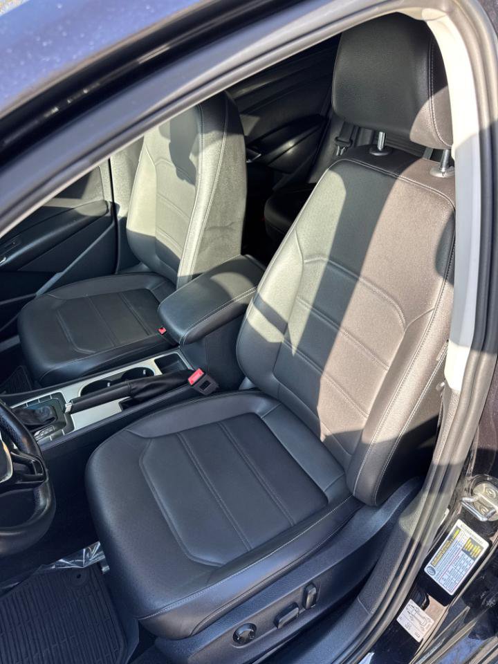 Used 2020 Volkswagen Passat 2.0T R-Line image 14