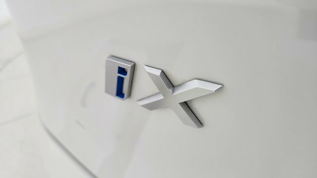 Used 2024 BMW iX xDrive50 w/ Premium Package AWD/4WD image 17