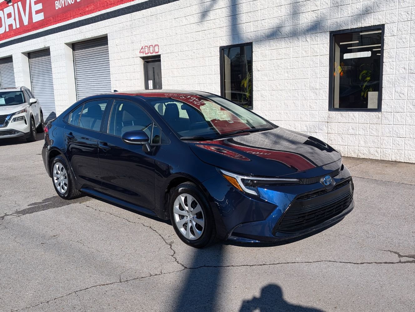 Used 2023 Toyota Corolla LE image 4