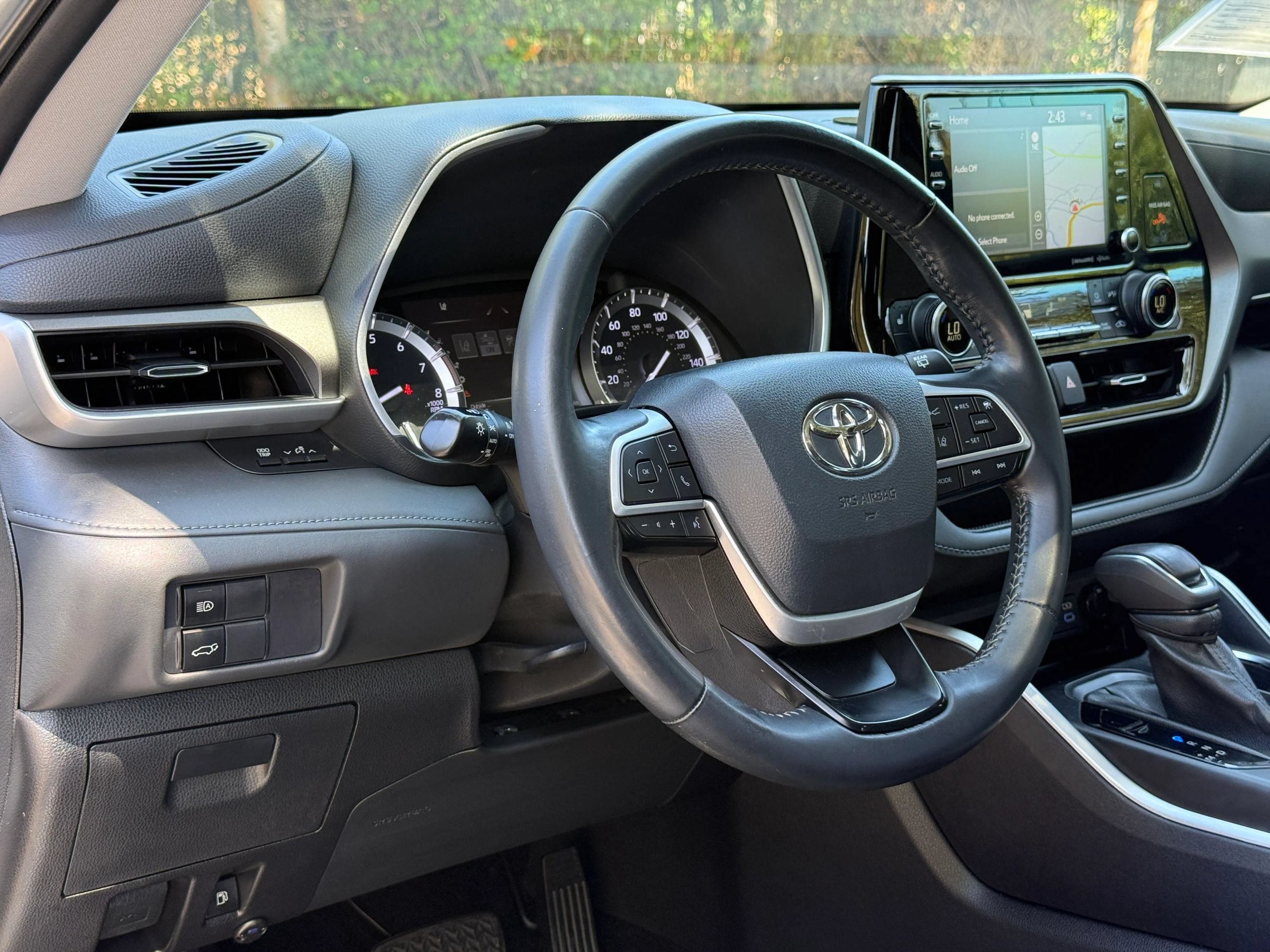 Used 2022 Toyota Highlander XLE FWD image 33