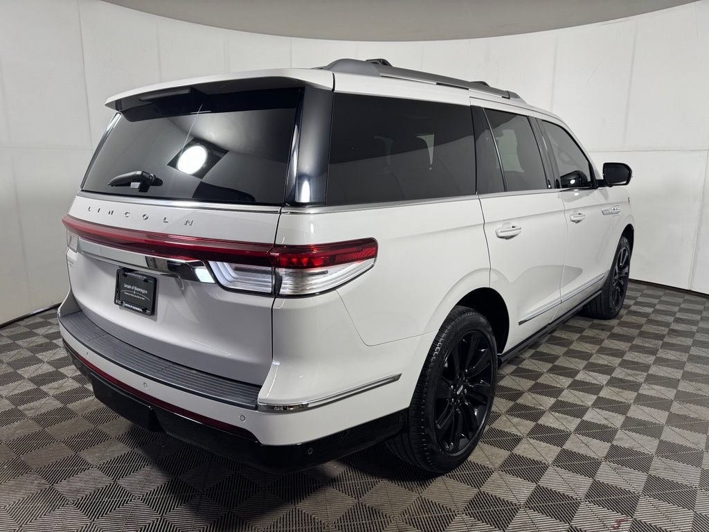 Used 2024 Lincoln Navigator Reserve w/ Monochromatic Package AWD/4WD image 5