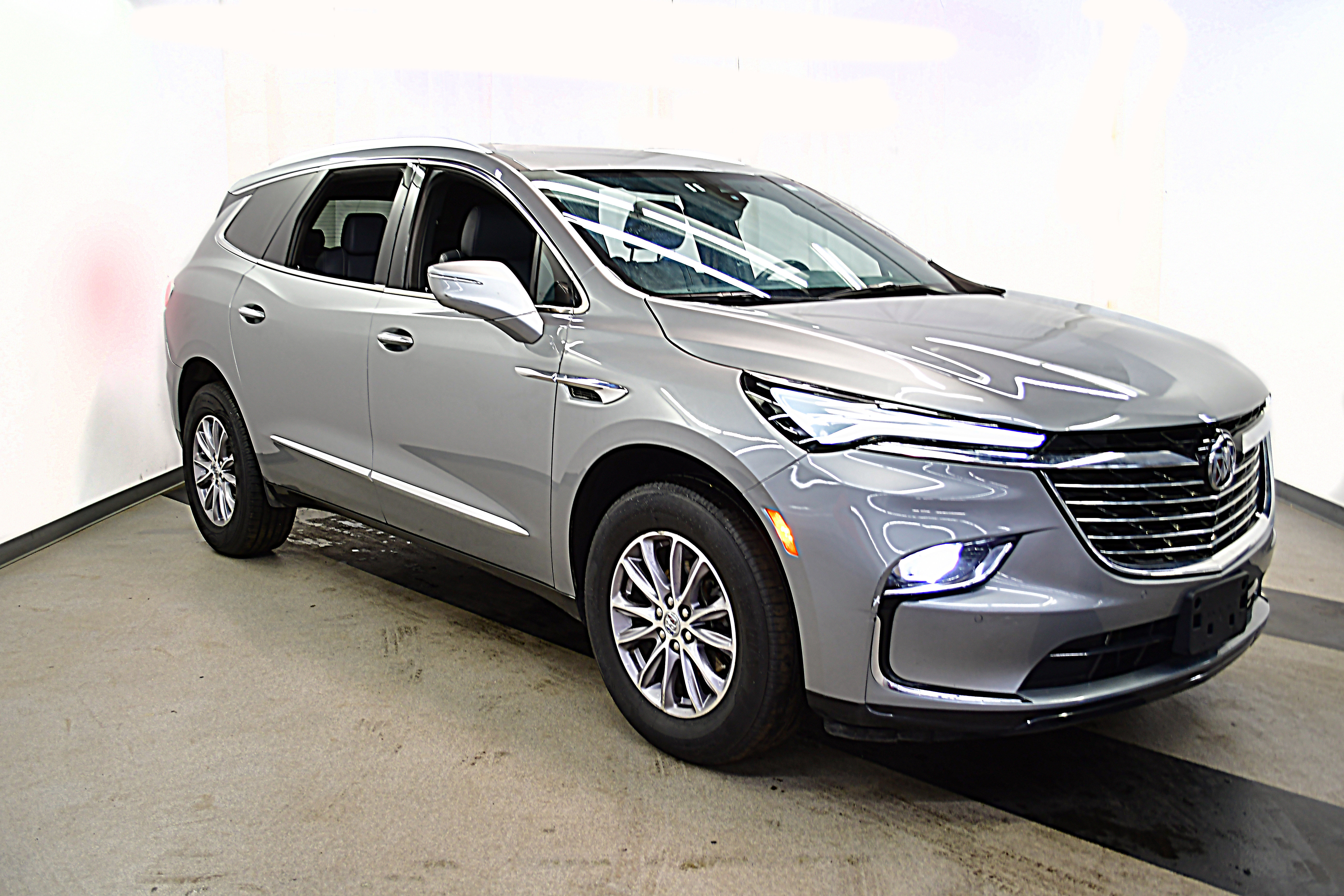 Used 2024 Buick Enclave Premium image 2