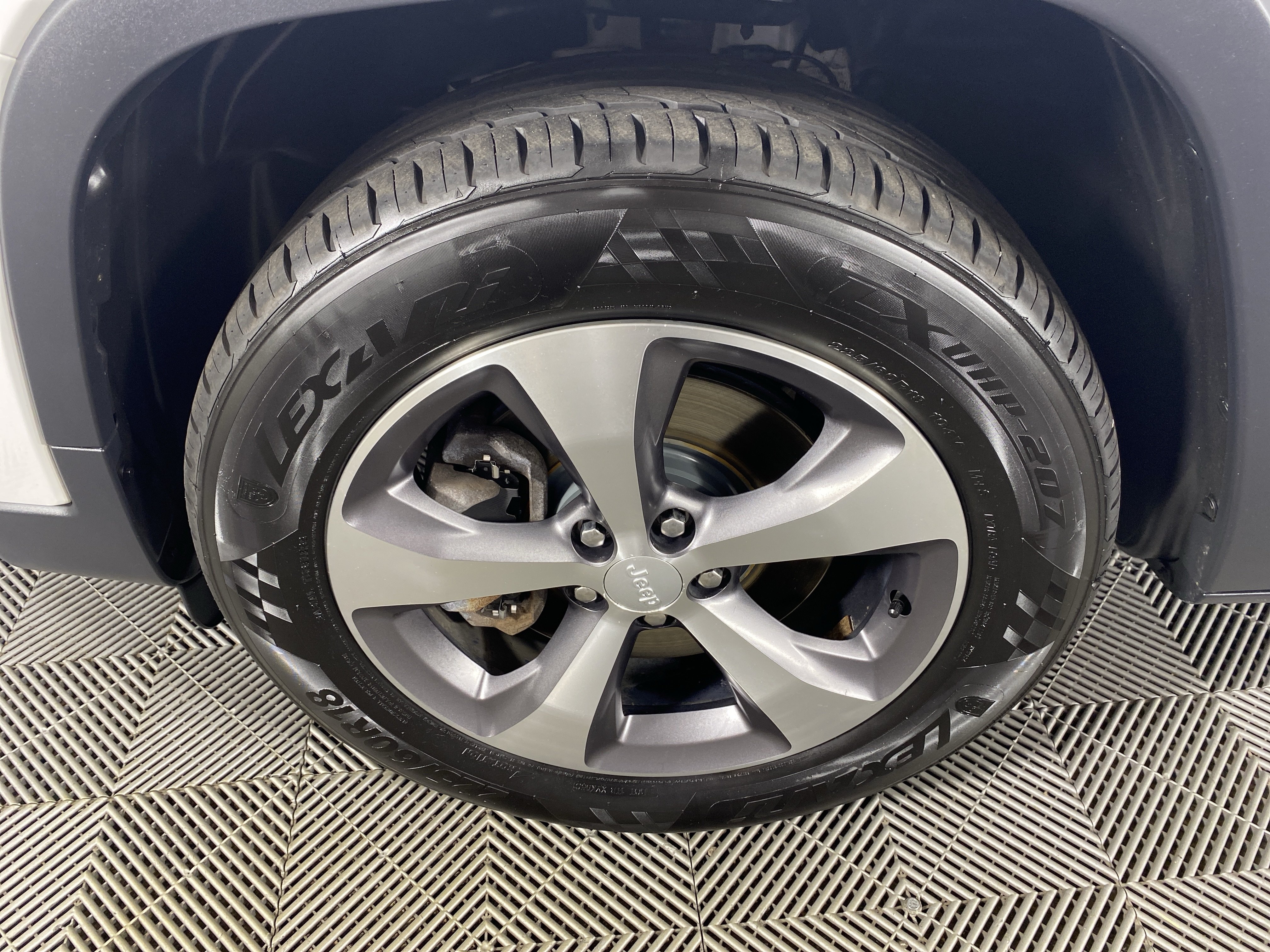 Used 2020 Jeep Cherokee Limited AWD/4WD image 12