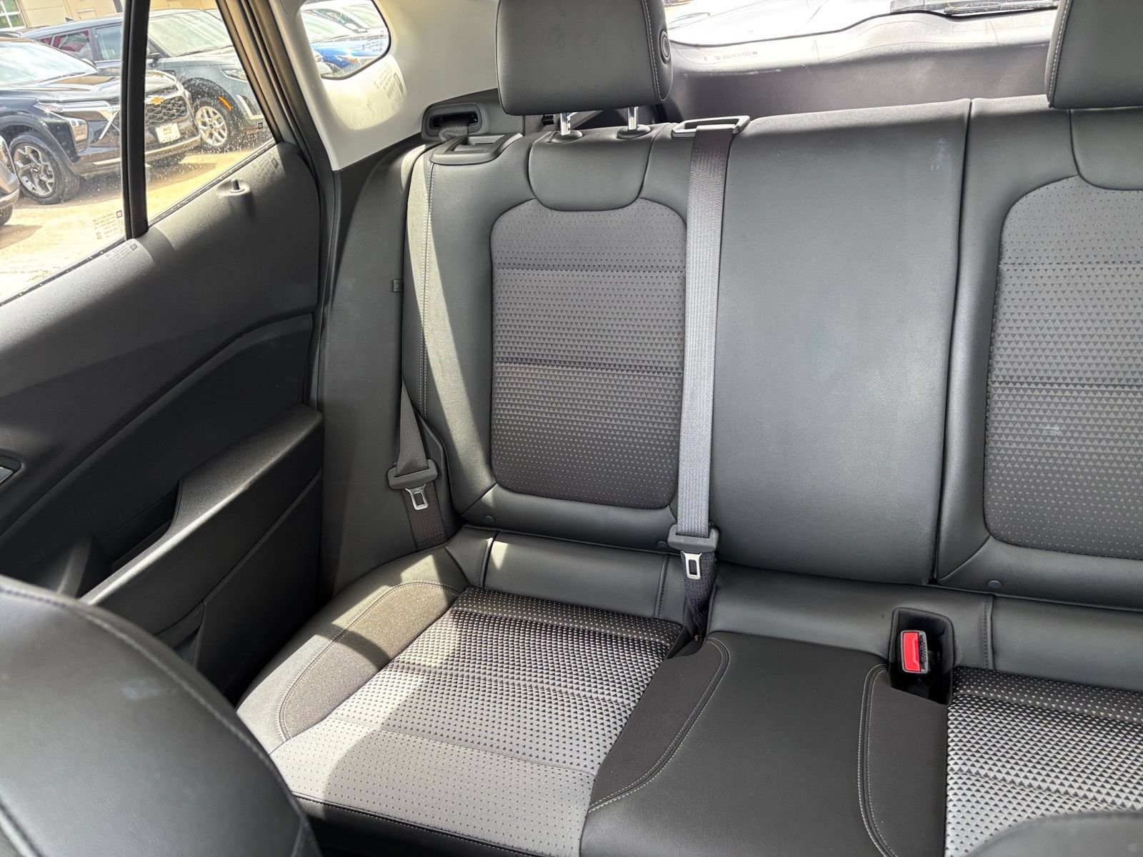 Used 2025 Chevrolet Trax LT FWD image 38