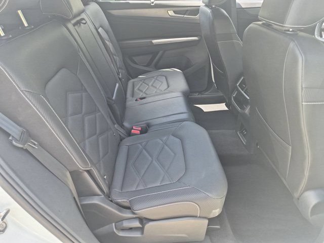 Used 2025 Volkswagen Atlas Cross Sport SE FWD image 29