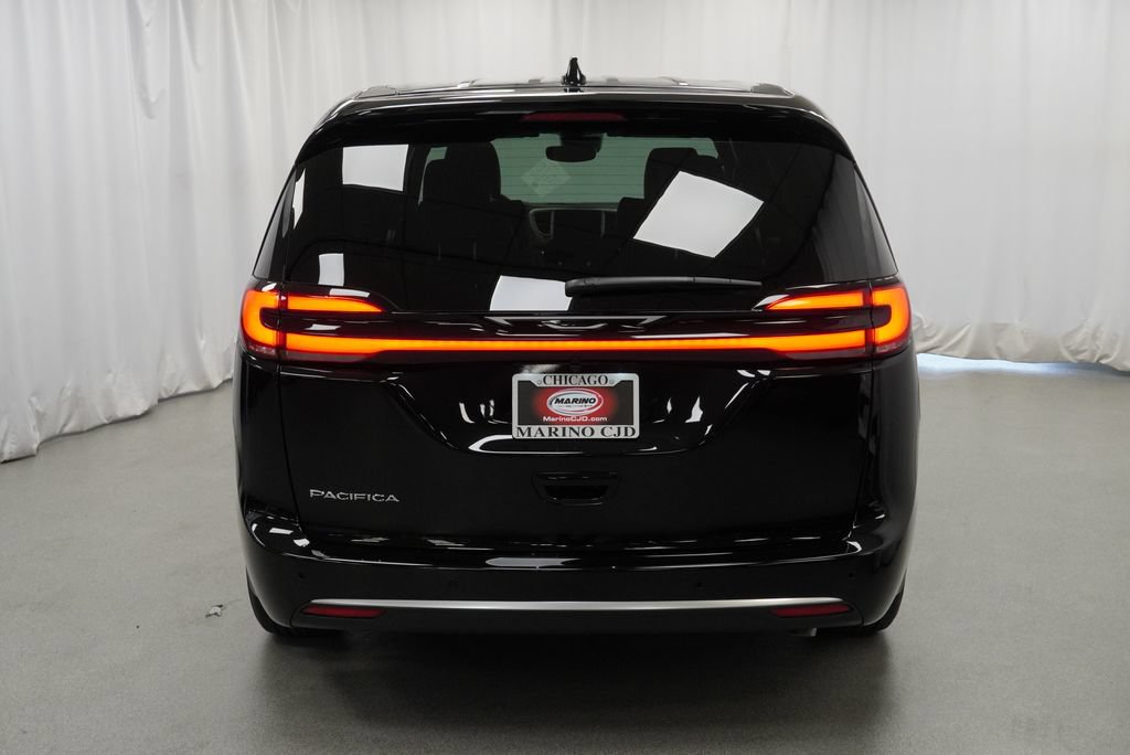 New 2027 Chrysler Pacifica Select FWD image 10