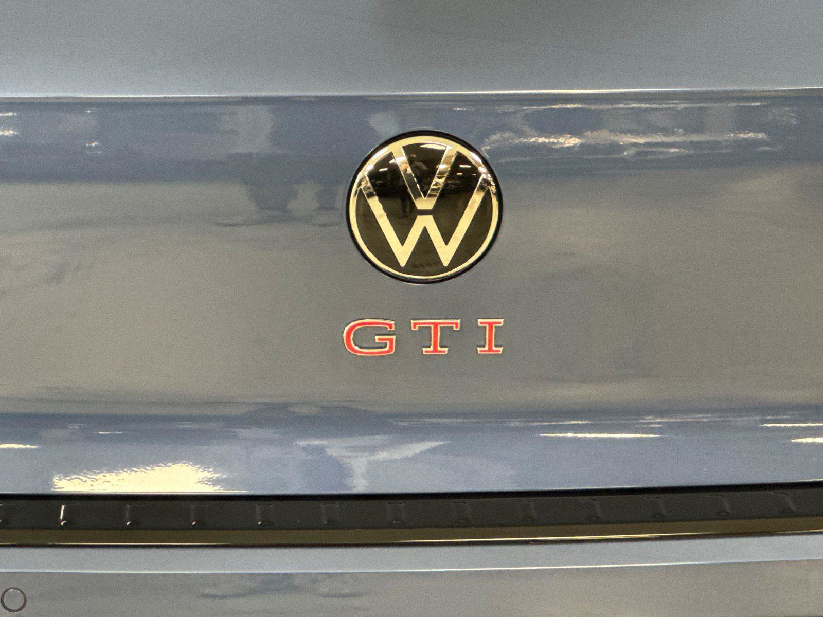 New 2026 Volkswagen Golf SE FWD image 25