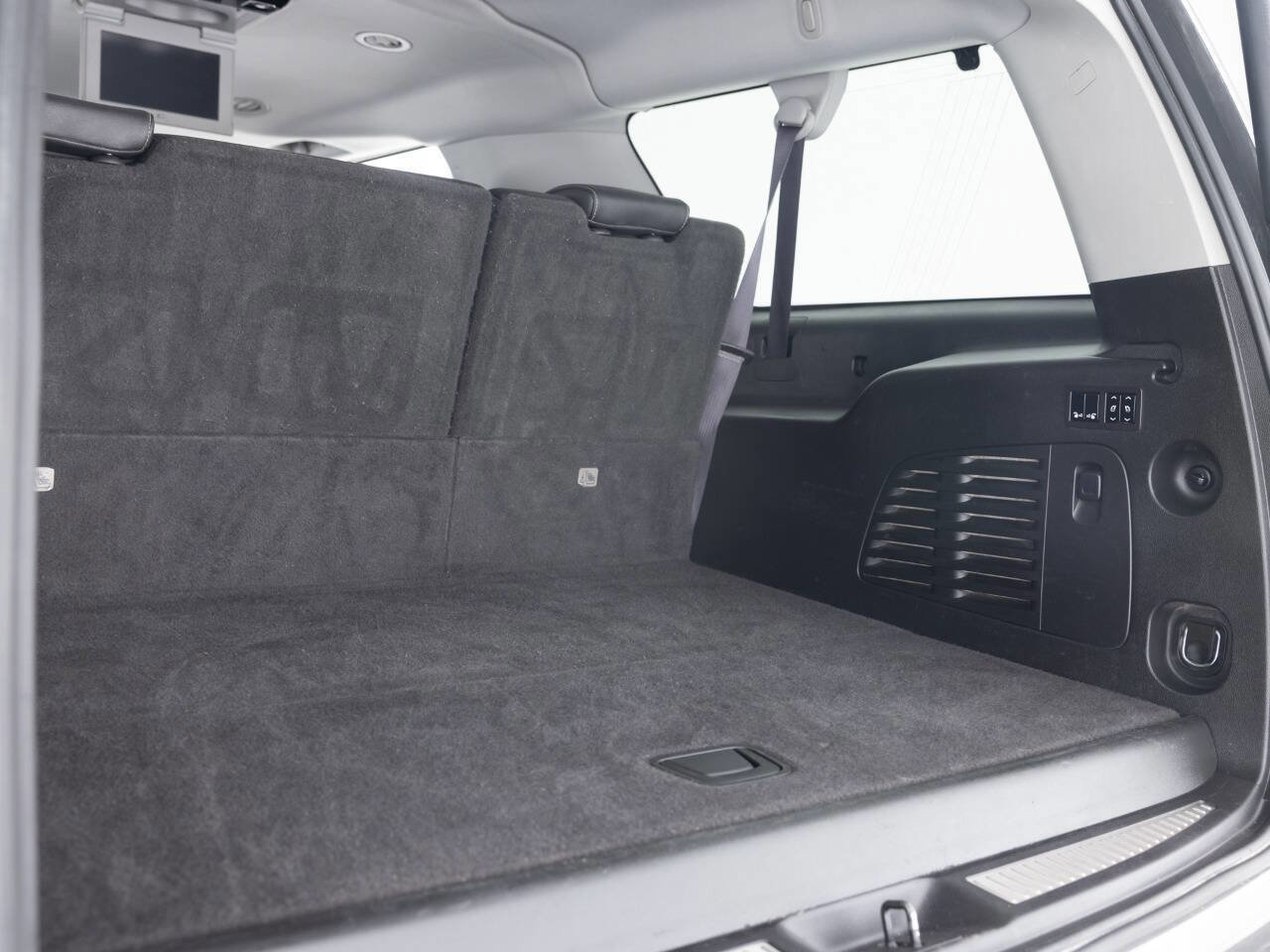 Used 2016 Chevrolet Suburban LTZ image 48