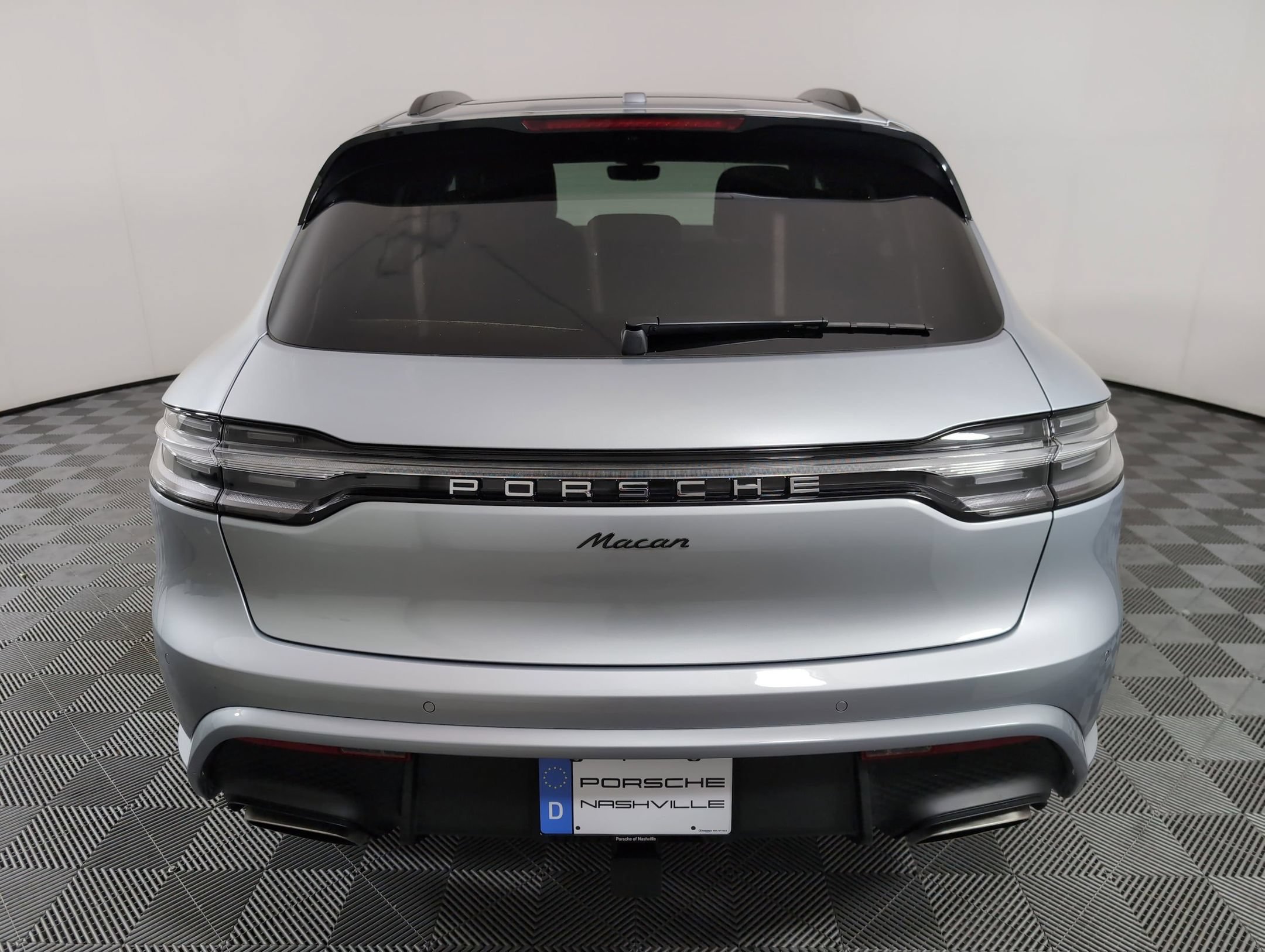 Certified 2025 Porsche Macan AWD/4WD image 7