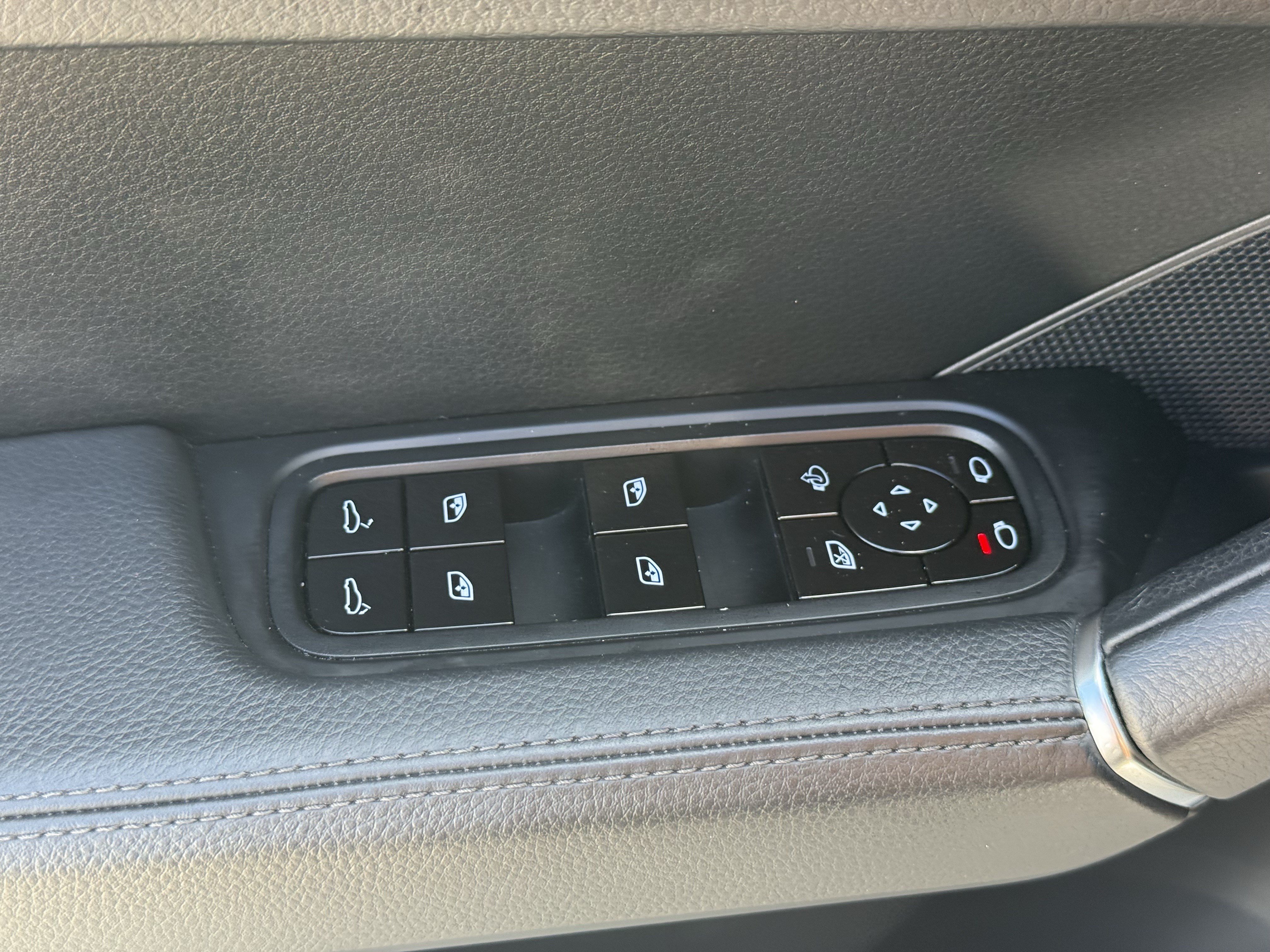 Used 2020 Porsche Cayenne AWD/4WD image 25