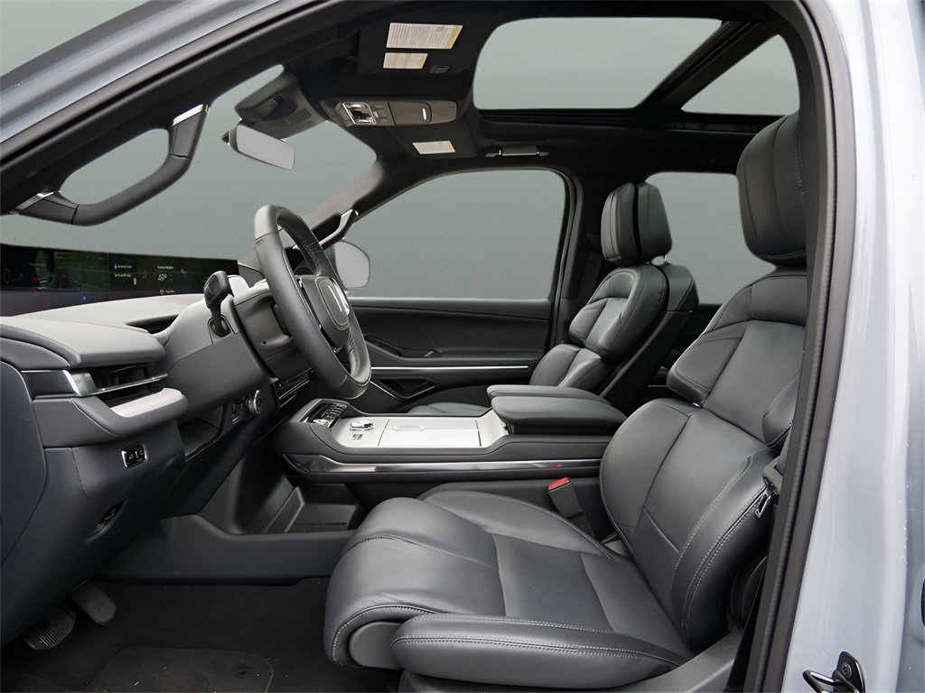 Used 2025 Lincoln Navigator Reserve w/ Jet Appearance Package image 10
