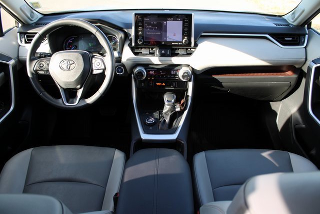 Used 2020 Toyota RAV4 Limited image 16