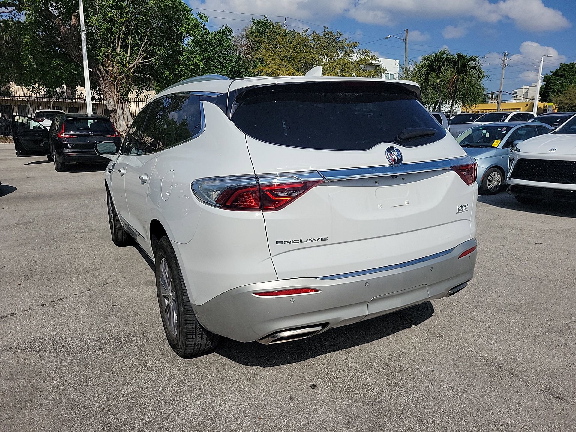 Used 2023 Buick Enclave Essence image 14