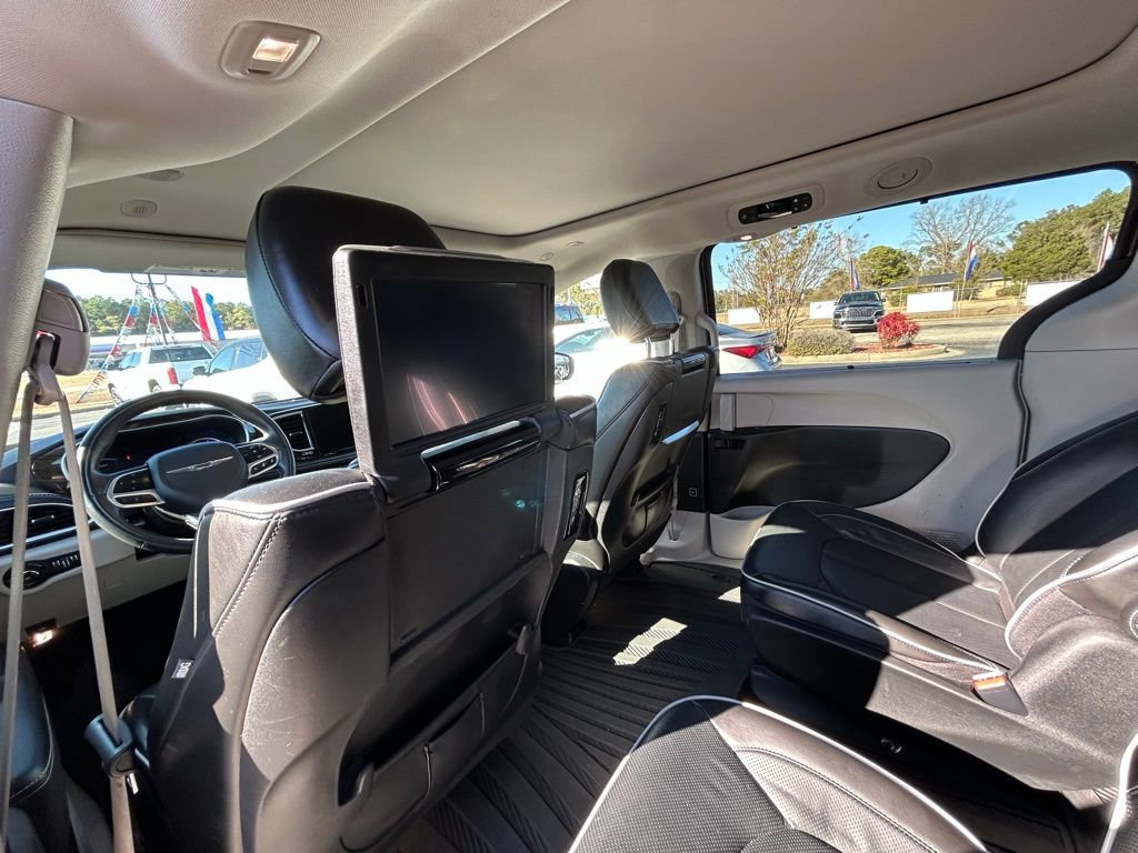 Used 2022 Chrysler Pacifica Limited w/ Uconnect Theater Family Group image 20