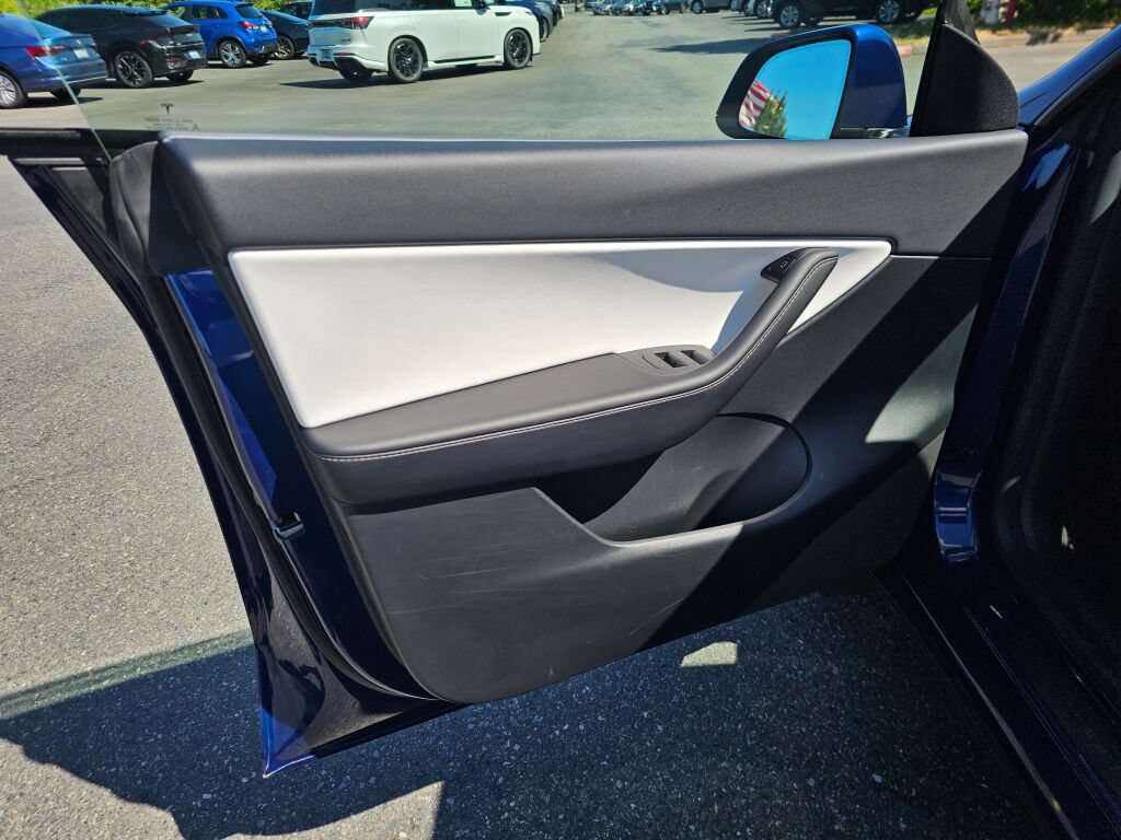 Used 2021 Tesla Model Y Long Range AWD/4WD image 23