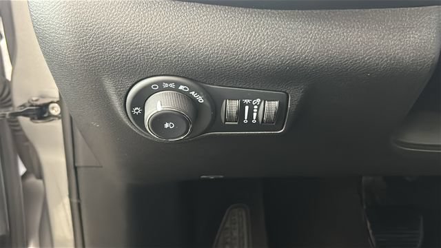 Used 2024 Jeep Compass Latitude AWD/4WD image 19