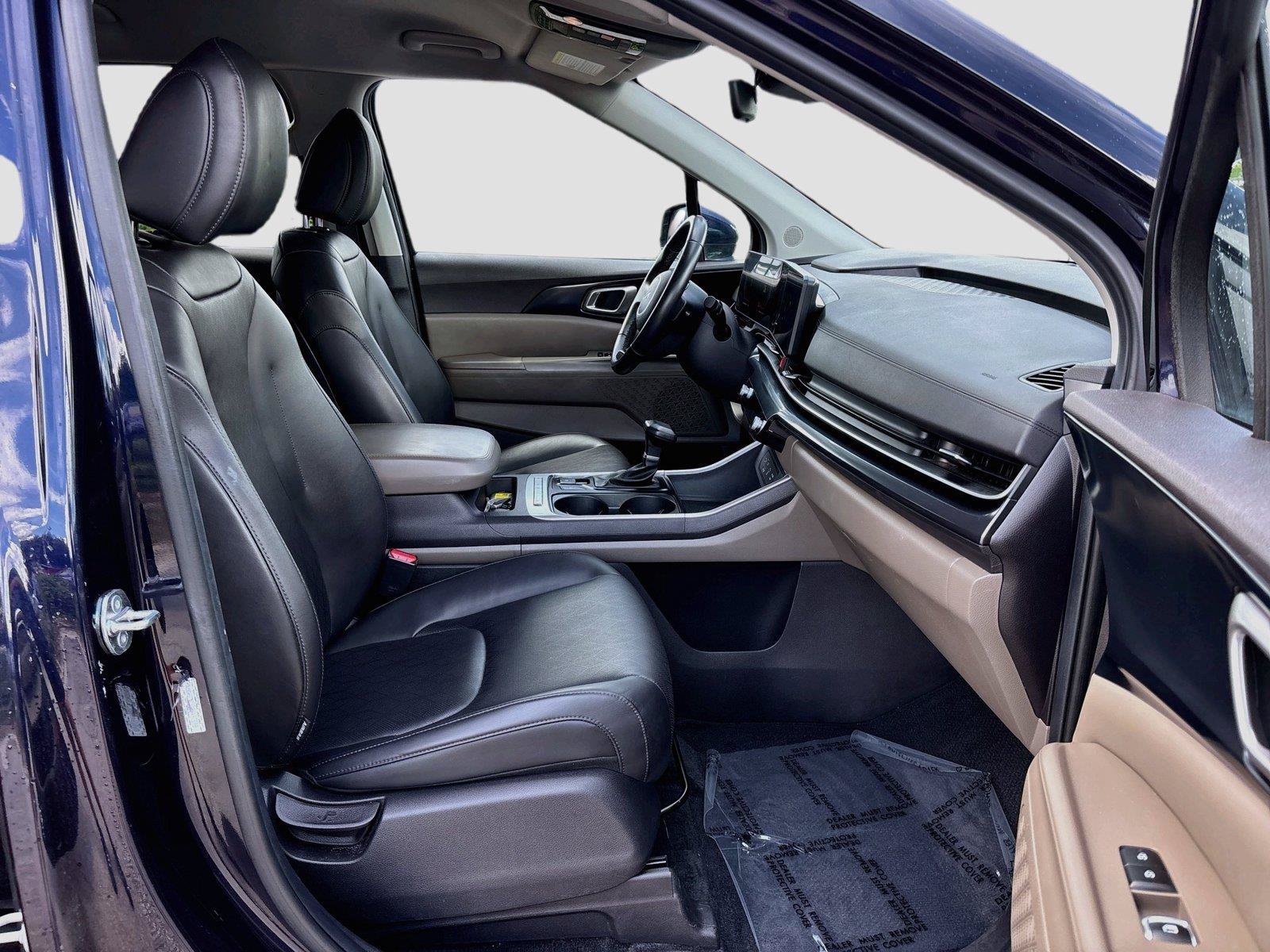 Used 2025 Kia Carnival FWD image 29