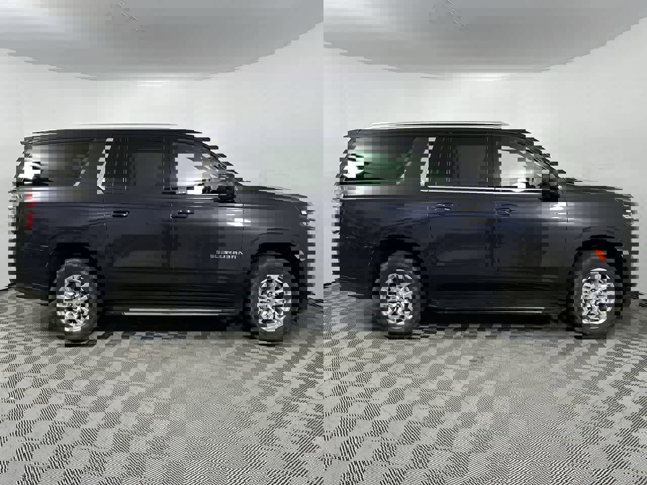 Used 2024 Chevrolet Suburban LT image 9