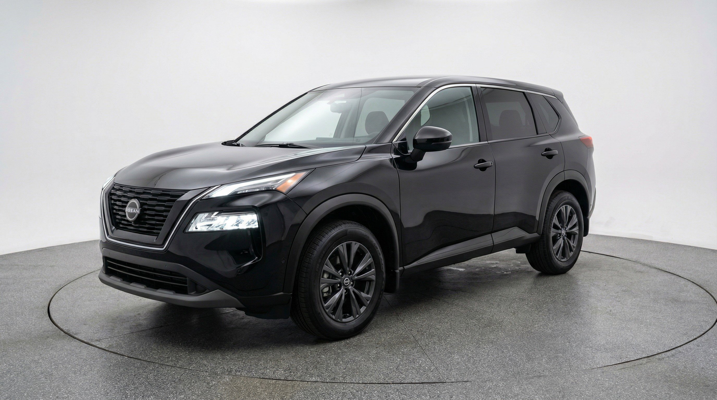 Used 2025 Nissan Rogue SV image 3