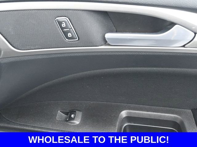 Used 2020 Ford Fusion SE image 15