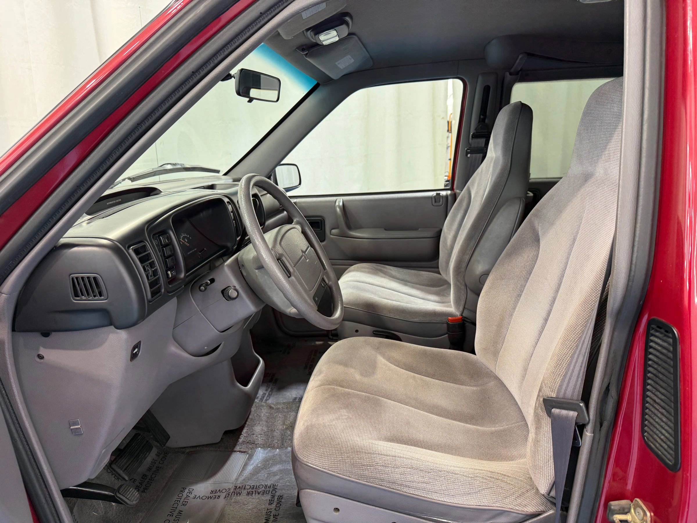 Used 1995 Dodge Caravan Minivan image 13
