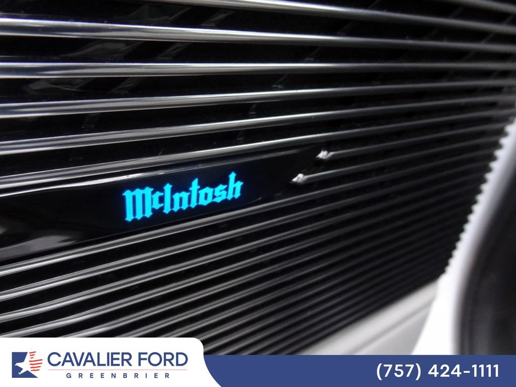 Used 2021 Jeep Grand Cherokee L Overland w/ Luxury Tech Group IV AWD/4WD image 18