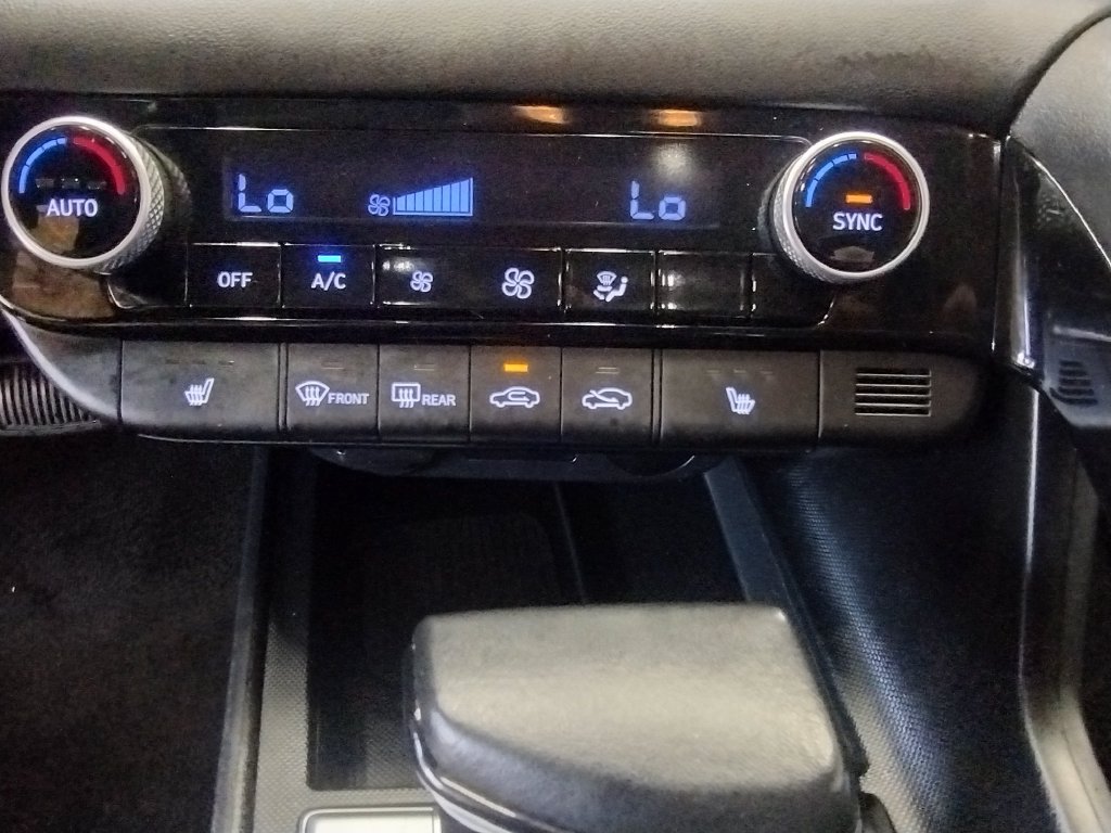 Certified 2024 Hyundai Elantra Limited FWD image 36