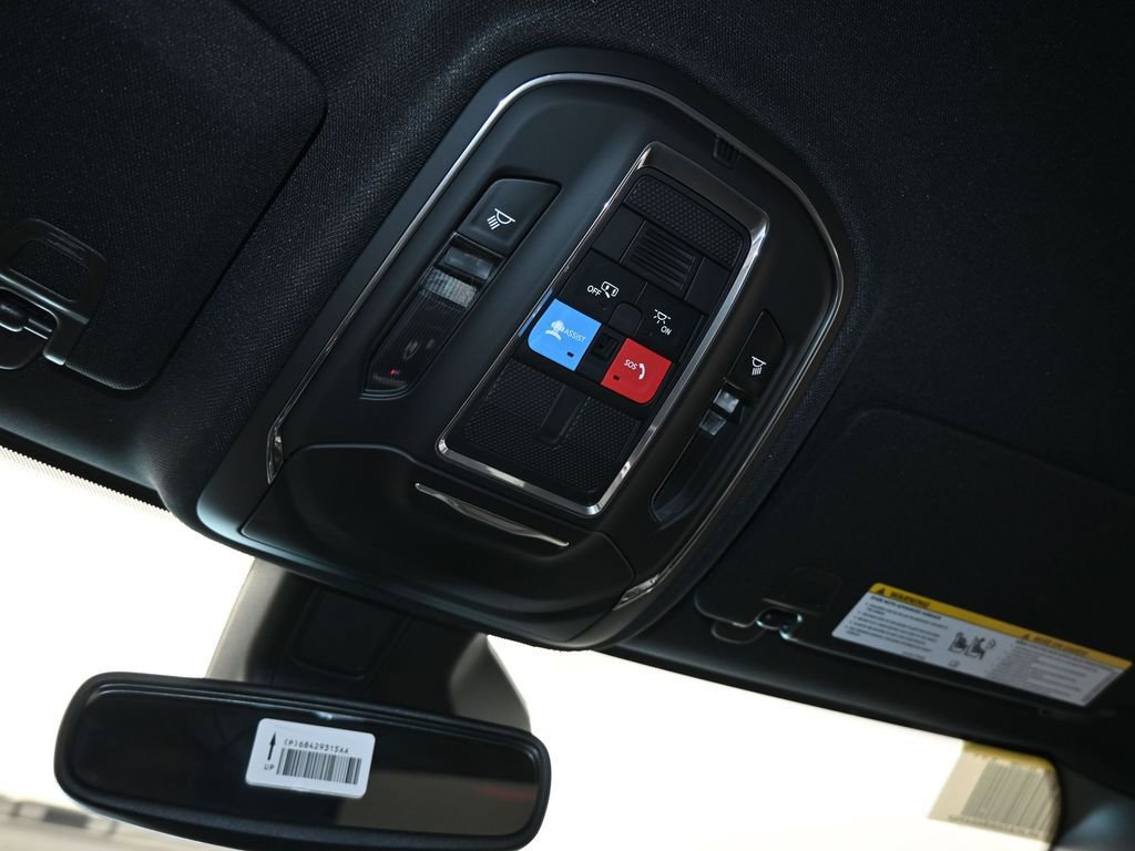 Used 2024 Jeep Grand Cherokee Laredo w/ Trailer Tow Package image 18