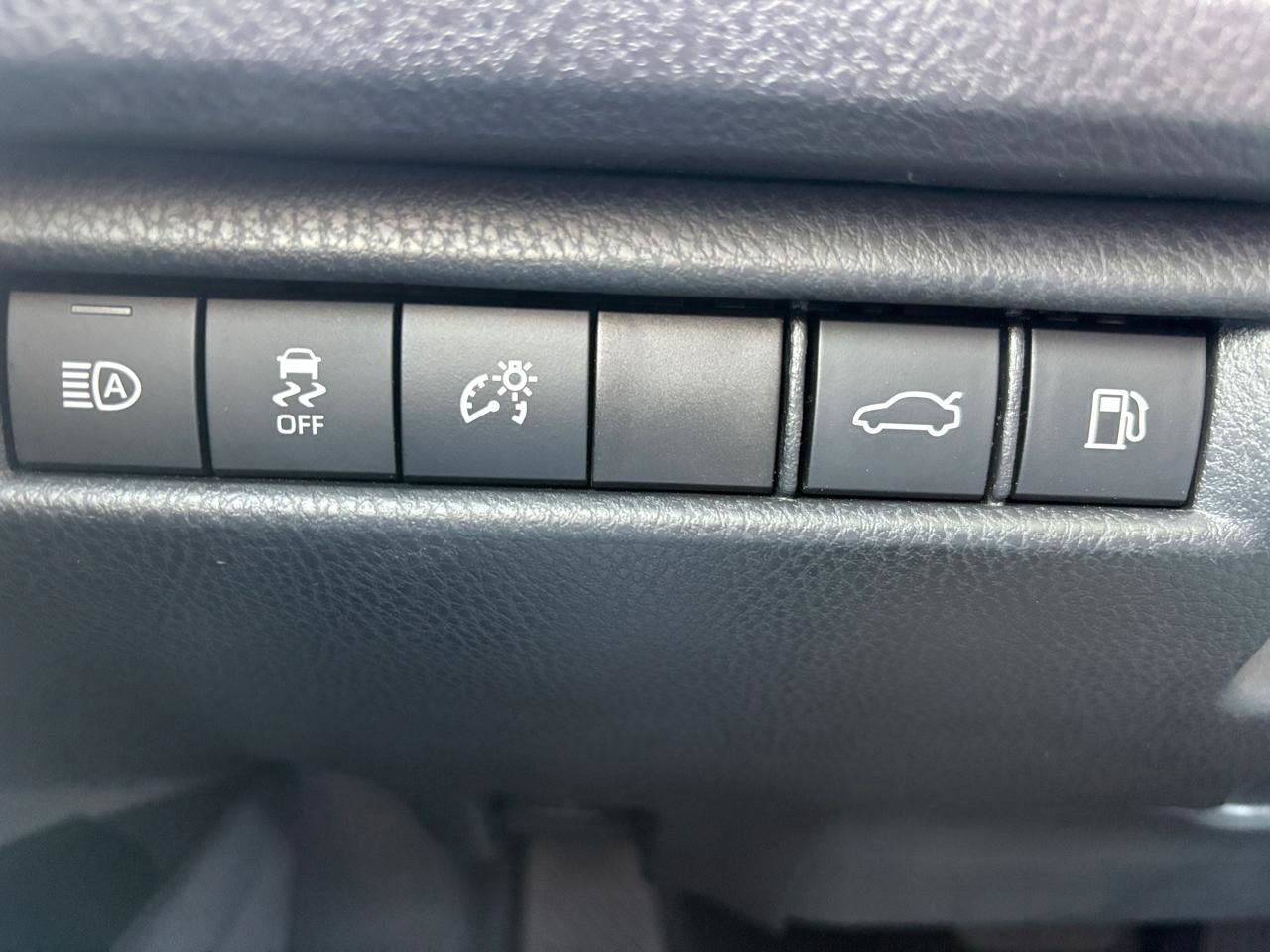 Used 2025 Toyota Camry LE image 11