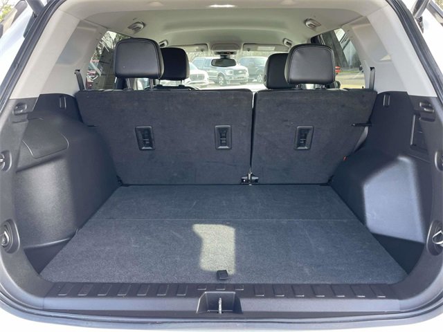 Used 2024 GMC Terrain SLT image 11