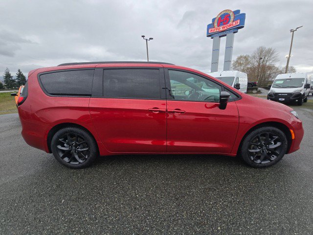 New 2026 Chrysler Pacifica Select w/ S Appearance Package FWD image 2