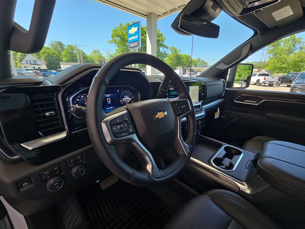 Used 2026 Chevrolet Silverado 3500 LTZ w/ LTZ Convenience Package AWD/4WD image 10