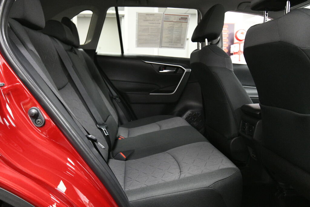 Used 2025 Toyota RAV4 XLE w/ Convenience Package image 27