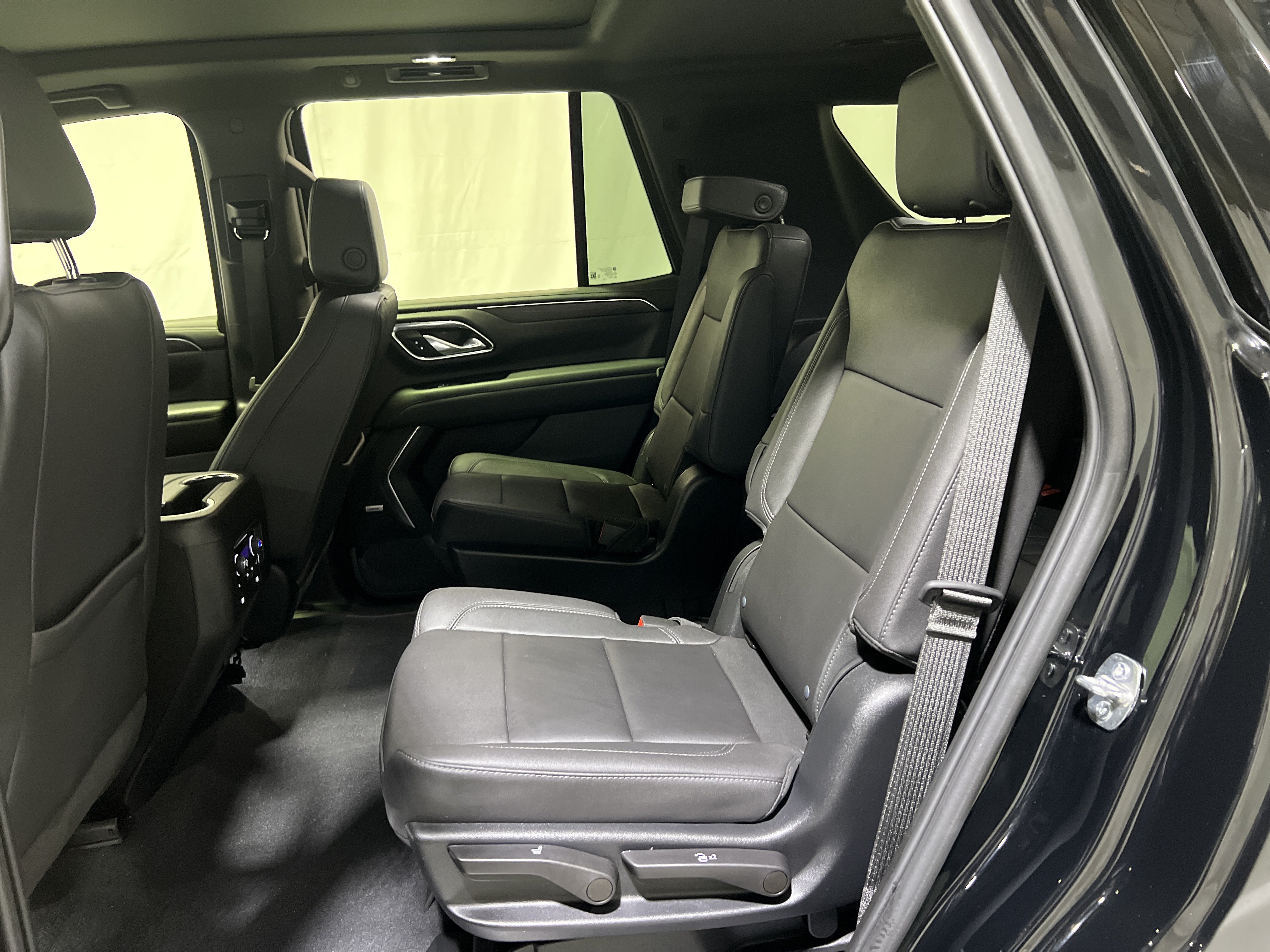 Certified 2023 Chevrolet Tahoe Z71 w/ Luxury Package AWD/4WD image 17